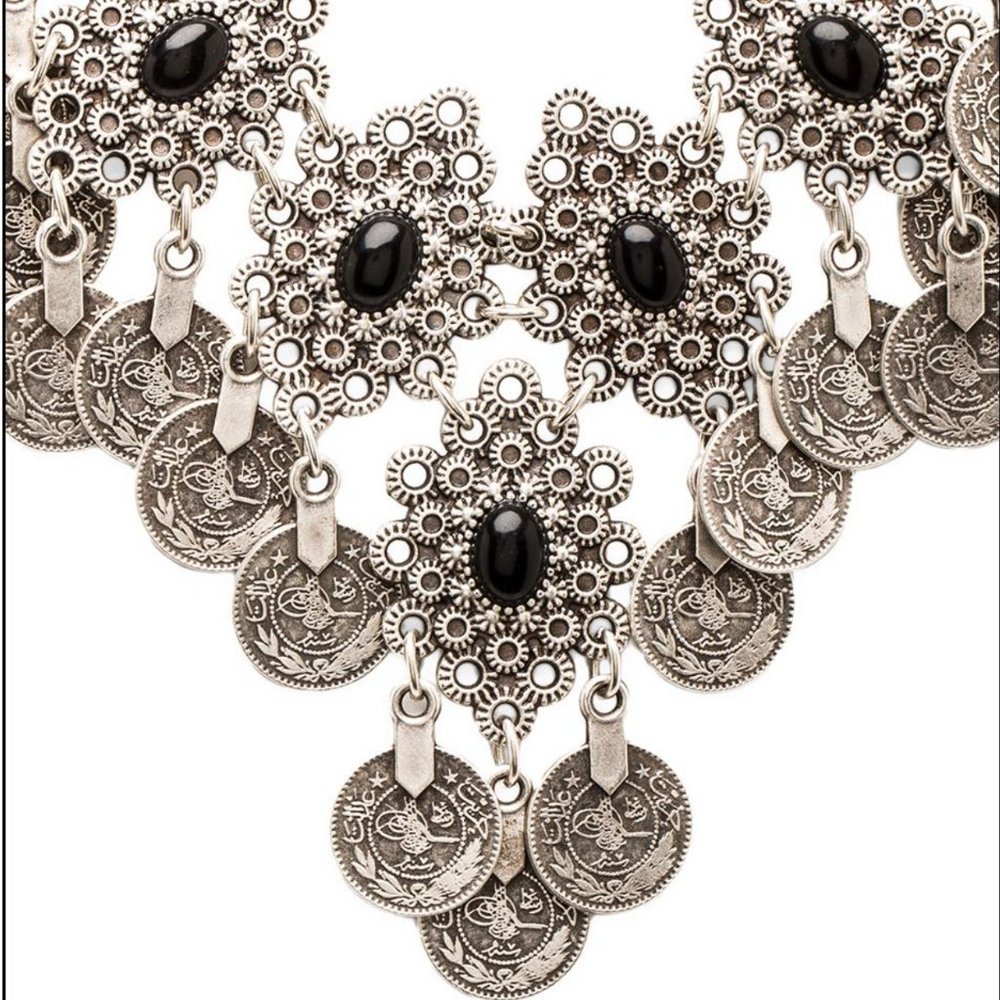 Natalie B Jewelry Eyes of Troy Necklace in Silver - Picture 2 of 4